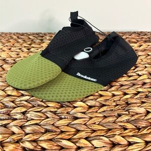 NEW Brookstone Black and Green Youth Water Shoes